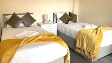 4 bedrooms, iron/ironing board, WiFi, bed sheets