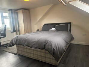 4 Schlafzimmer, Bügeleisen/Bügelbrett, WLAN, Bettwäsche