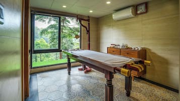 Sauna a vapor, tratamentos ayurvédicos, 2 salas de tratamento, massagens