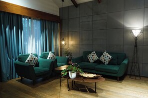 Alpehytte, balkong, hageutsikt | Skrivebord, strykejern/-brett og wi-fi (inkludert)