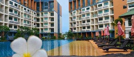 Vista frontal de la propiedad