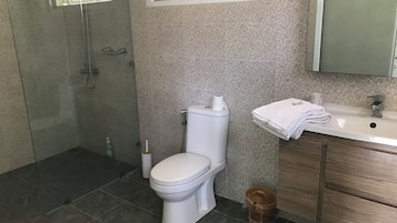 提供毛巾、番梘、廁紙