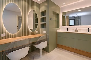 Shower, towels
