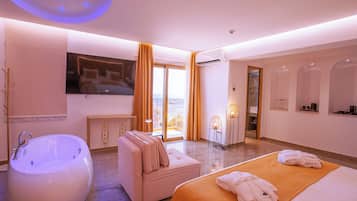 Royal Suite, Sea View | Desk, soundproofing, free WiFi