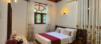 Liyara Villas is located near the Ambuluwawa mountain, a popular tourist spot.