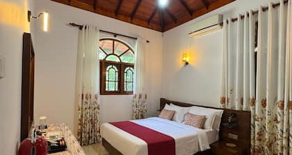 Liyara Villas is located near the Ambuluwawa mountain, a popular tourist spot.