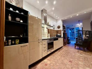 オーブン、コンロ、食器洗い機、コーヒー / ティーメーカー