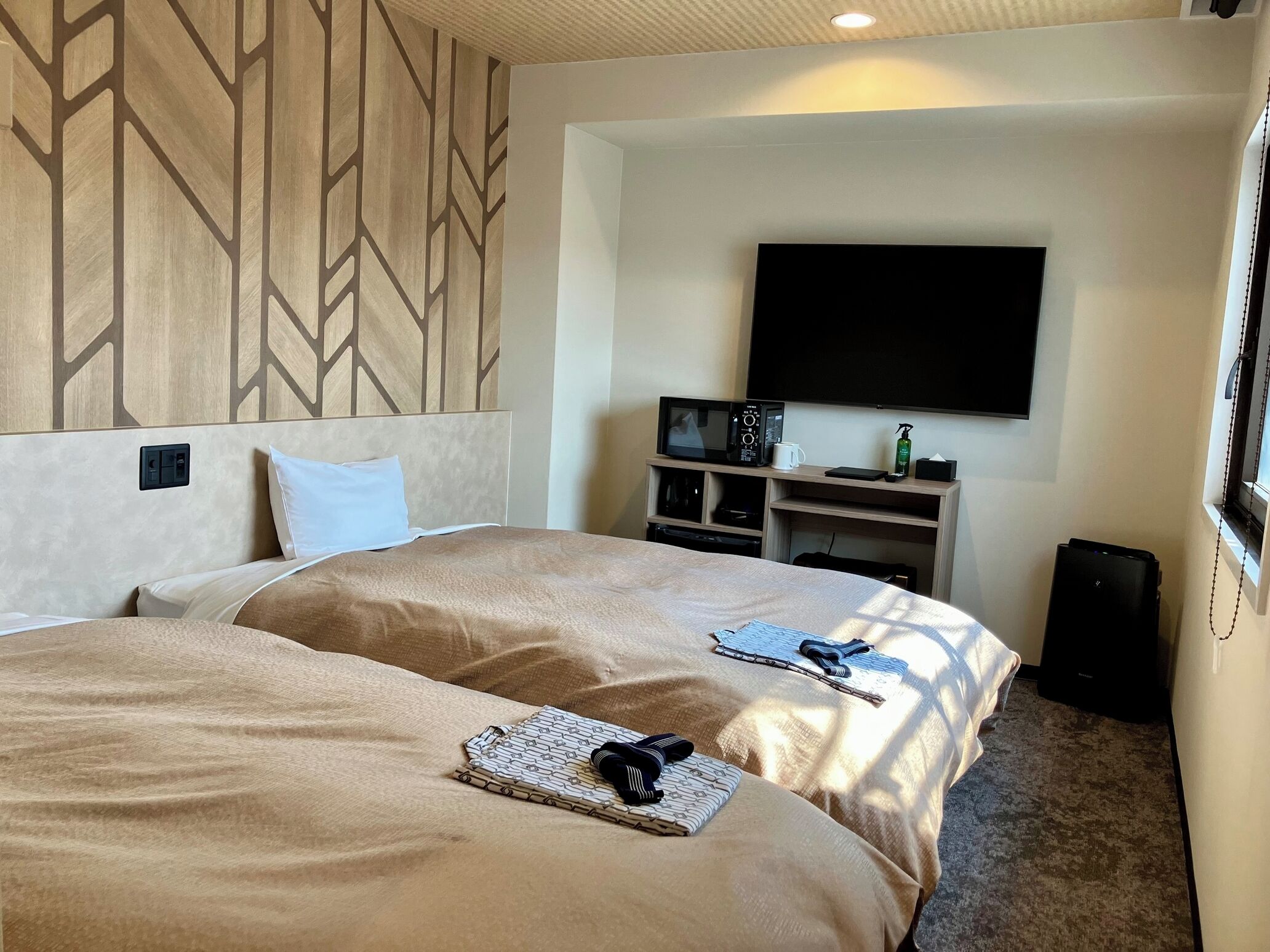 Free WiFi, bed sheets