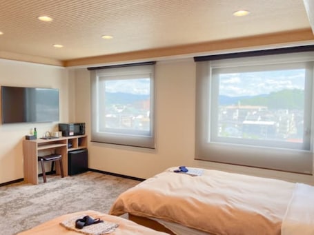 Family Room, Non Smoking | Free WiFi, bed sheets