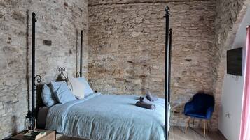 Studio, Patio, Mountain View | Free WiFi