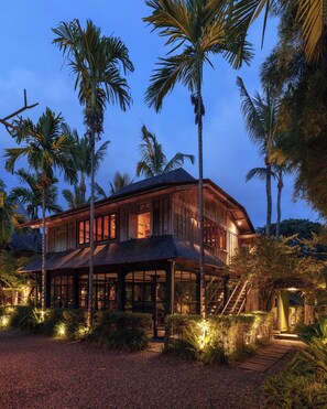 Luxury Villa, 3 Bedrooms, Garden View | In-room safe, desk, laptop workspace, soundproofing - Rumah Hujan (Ubud)