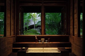 Free toiletries, hair dryer, slippers, towels - Rumah Hujan (Ubud)