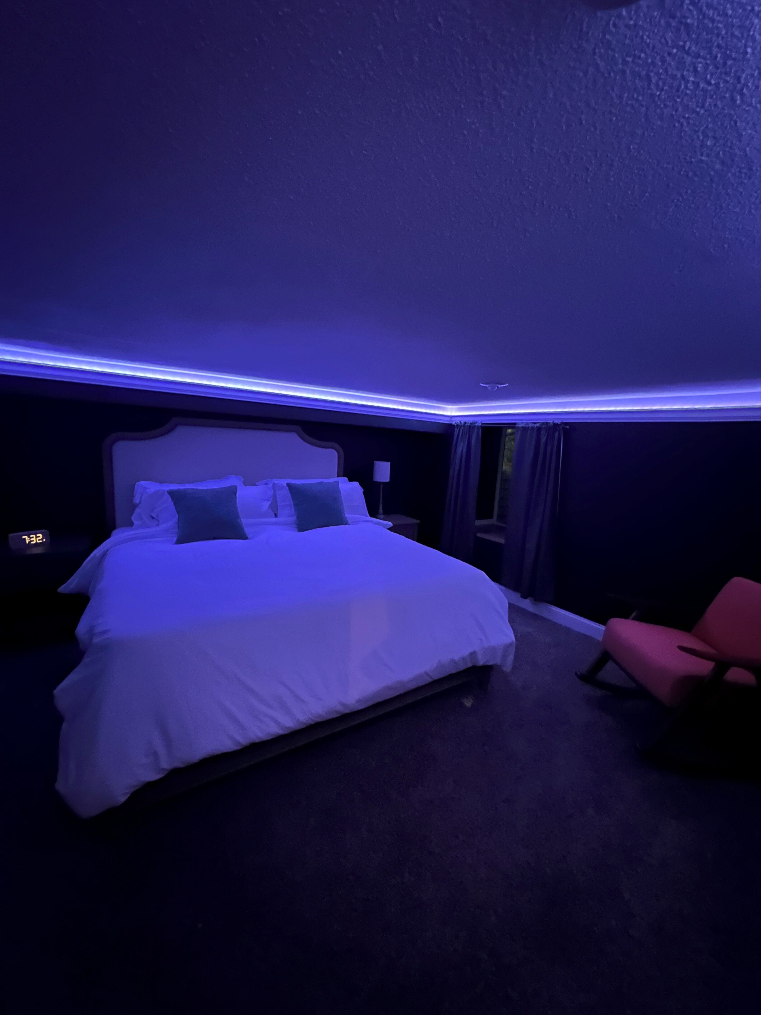 4 bedrooms, desk, iron/ironing board, travel crib