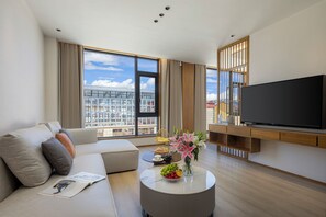 Superior-rum - utsikt mot staden | Vardagsrum | Leksaker, en stereo och printers