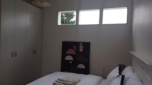 2 habitaciones, tabla de planchar con plancha, internet y ropa de cama 
