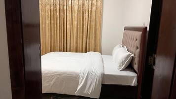 2 bedrooms, iron/ironing board, free WiFi, bed sheets