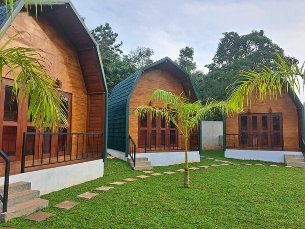 Habitación doble superior, balcón, vistas a la piscina | Wifi gratis