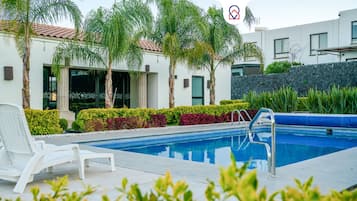 Casa superior, patio | 3 habitaciones, tabla de planchar con plancha y wifi gratis