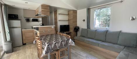 Fernseher, Tischtennisplatte