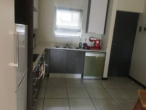 Fridge, microwave, oven, stovetop - Pool Bbq 3Br 2Baths Parking Secure Family Friendly (Sandton)