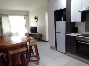 Fridge, microwave, oven, stovetop - Pool Bbq 3Br 2Baths Parking Secure Family Friendly (Sandton)