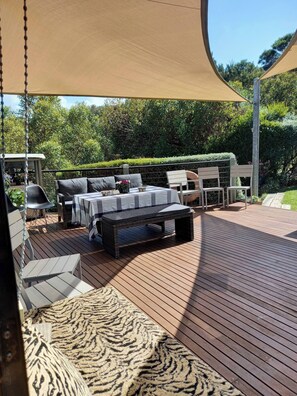 Outdoor dining - Fairhaven Beach House with Ocean Views and Tranquil Setting (Fairhaven)