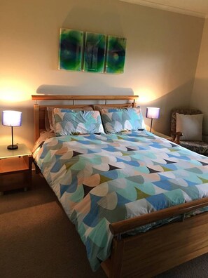 3 bedrooms, iron/ironing board, Internet, bed sheets - Fairhaven Beach House with Ocean Views and Tranquil Setting (Fairhaven)
