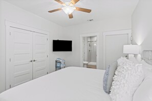 6 habitaciones, escritorio y tabla de planchar con plancha 