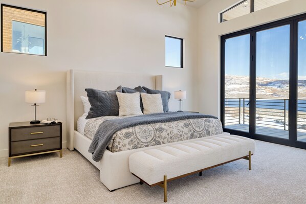 5 bedrooms, desk, travel cot, free WiFi