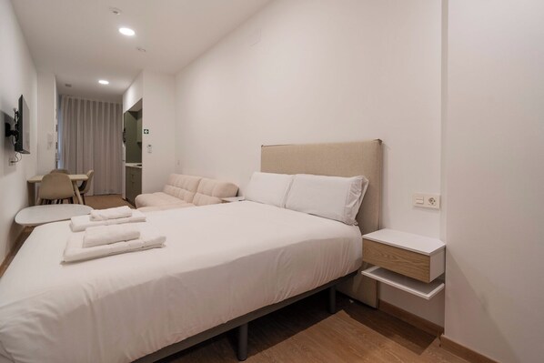 Iron/ironing board, travel cot, free WiFi, bed sheets
