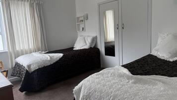 4 makuuhuonetta, silitysrauta/-lauta, Wi-Fi, vuodevaatteet