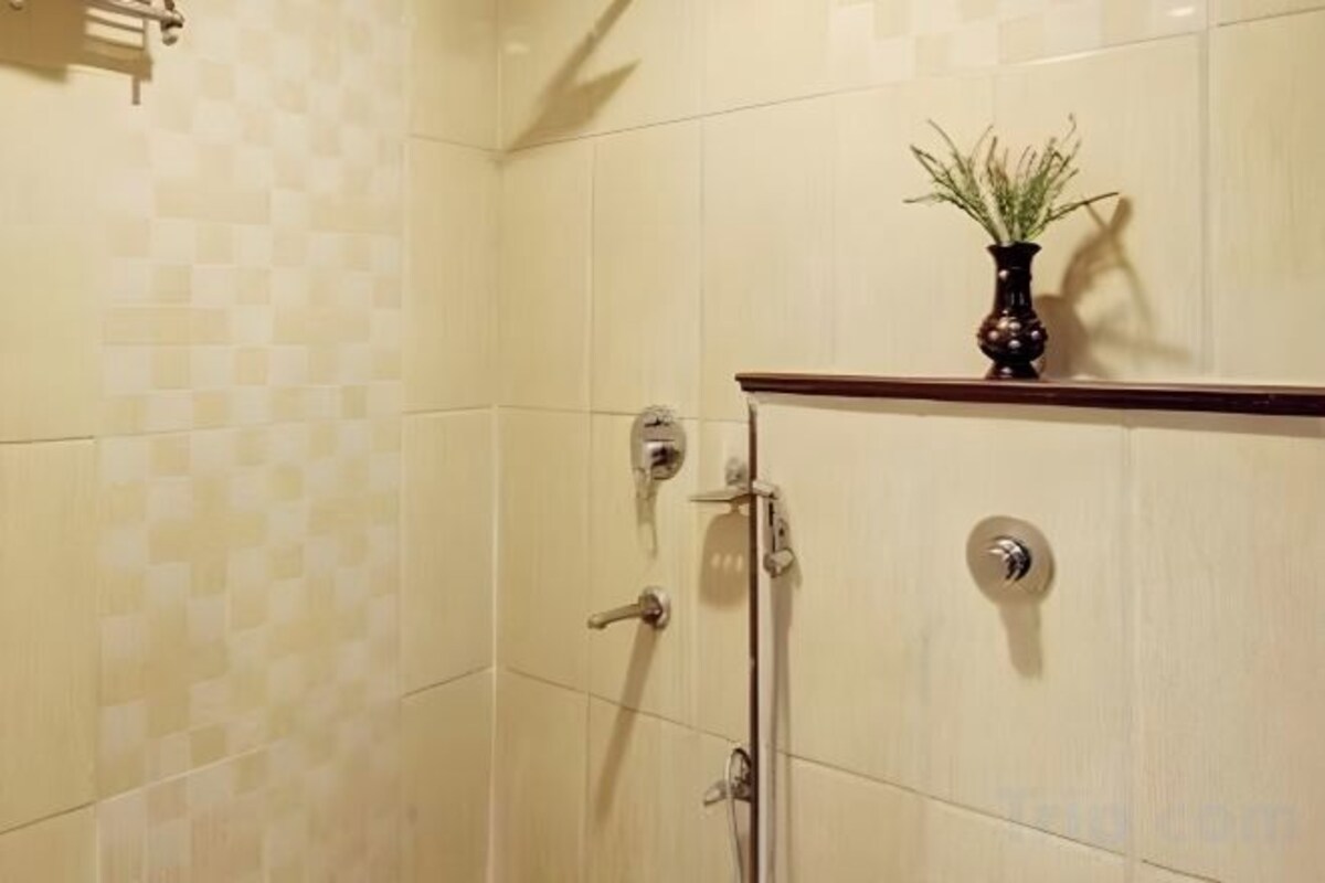 Shower, towels, soap, shampoo