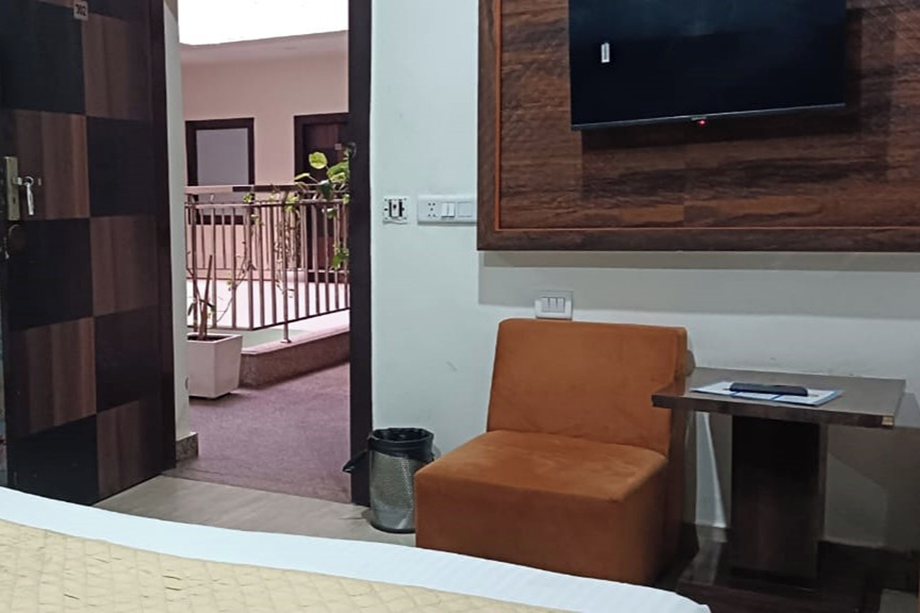 Superior Double Room | Desk, iron/ironing board, free WiFi, bed sheets