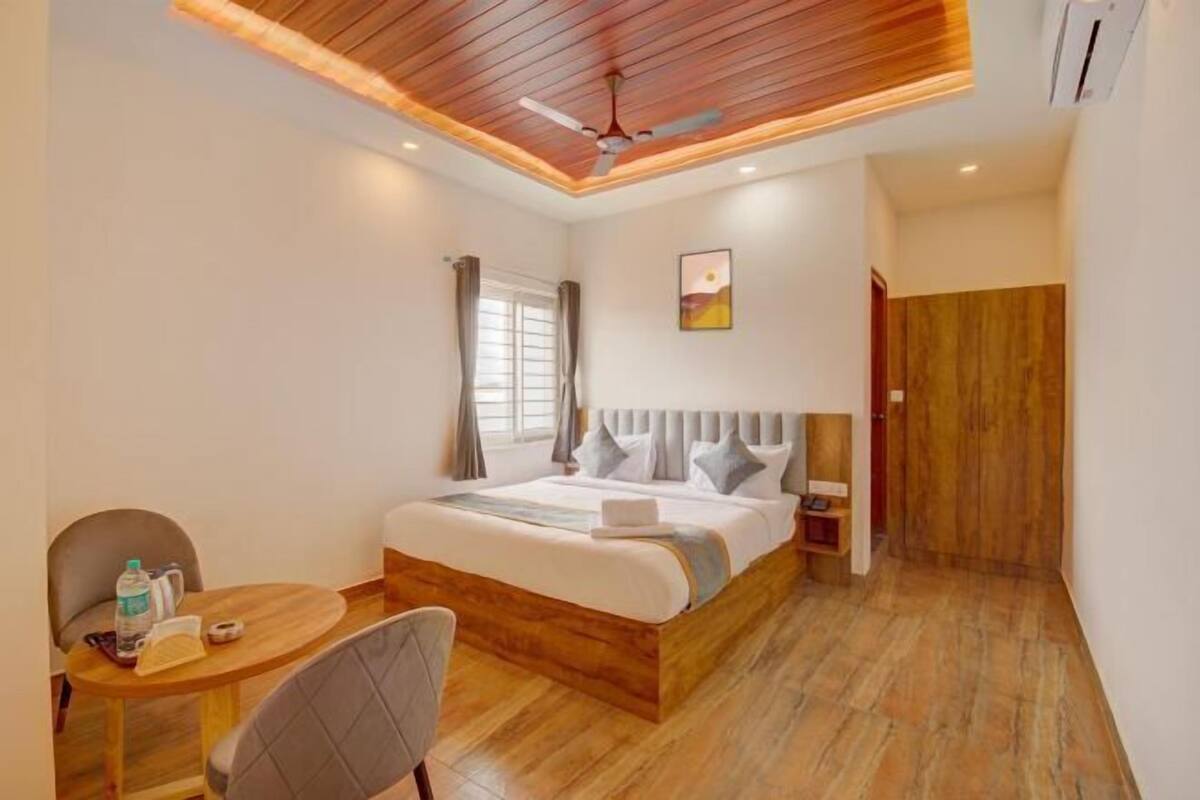 WiFi (free), bed sheets