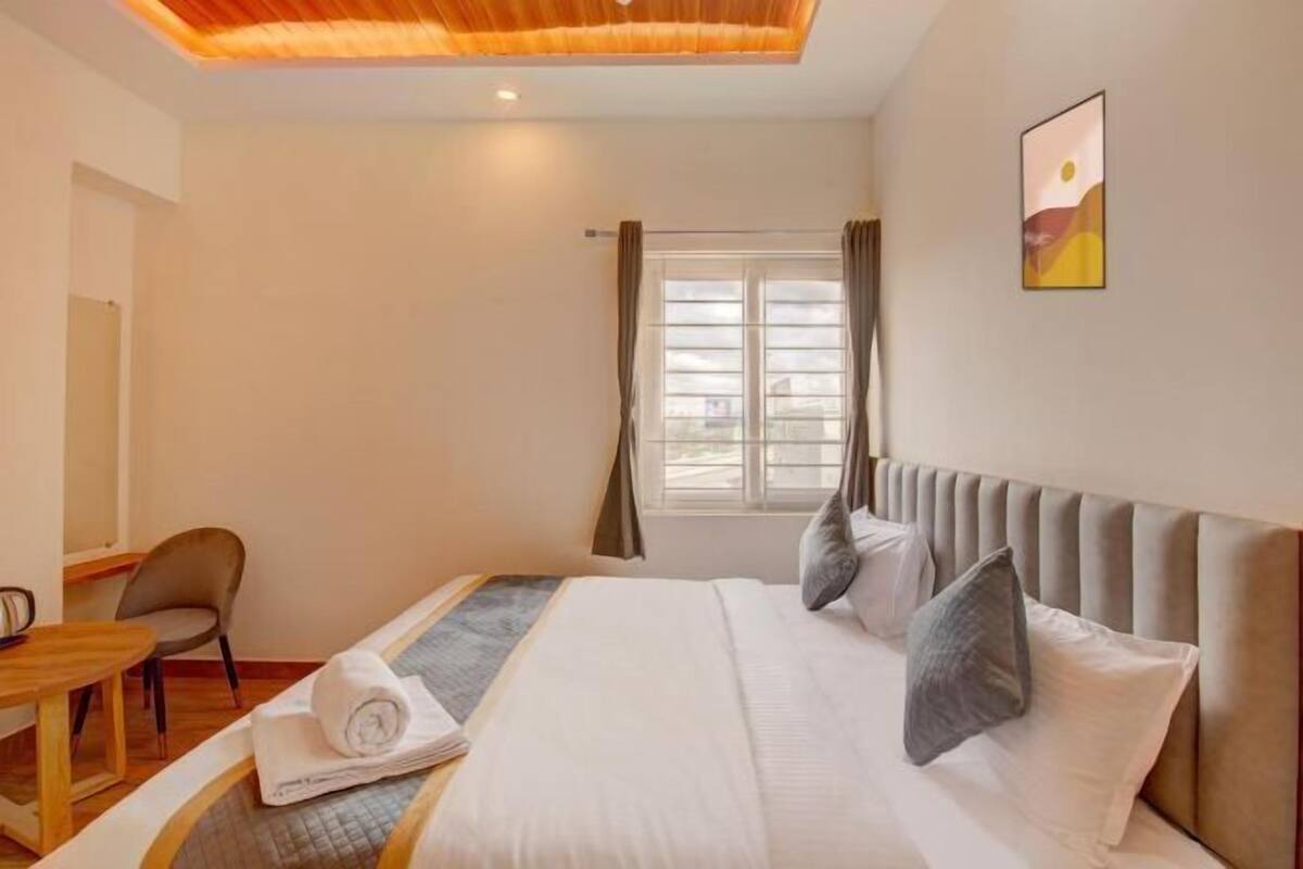 WiFi (free), bed sheets