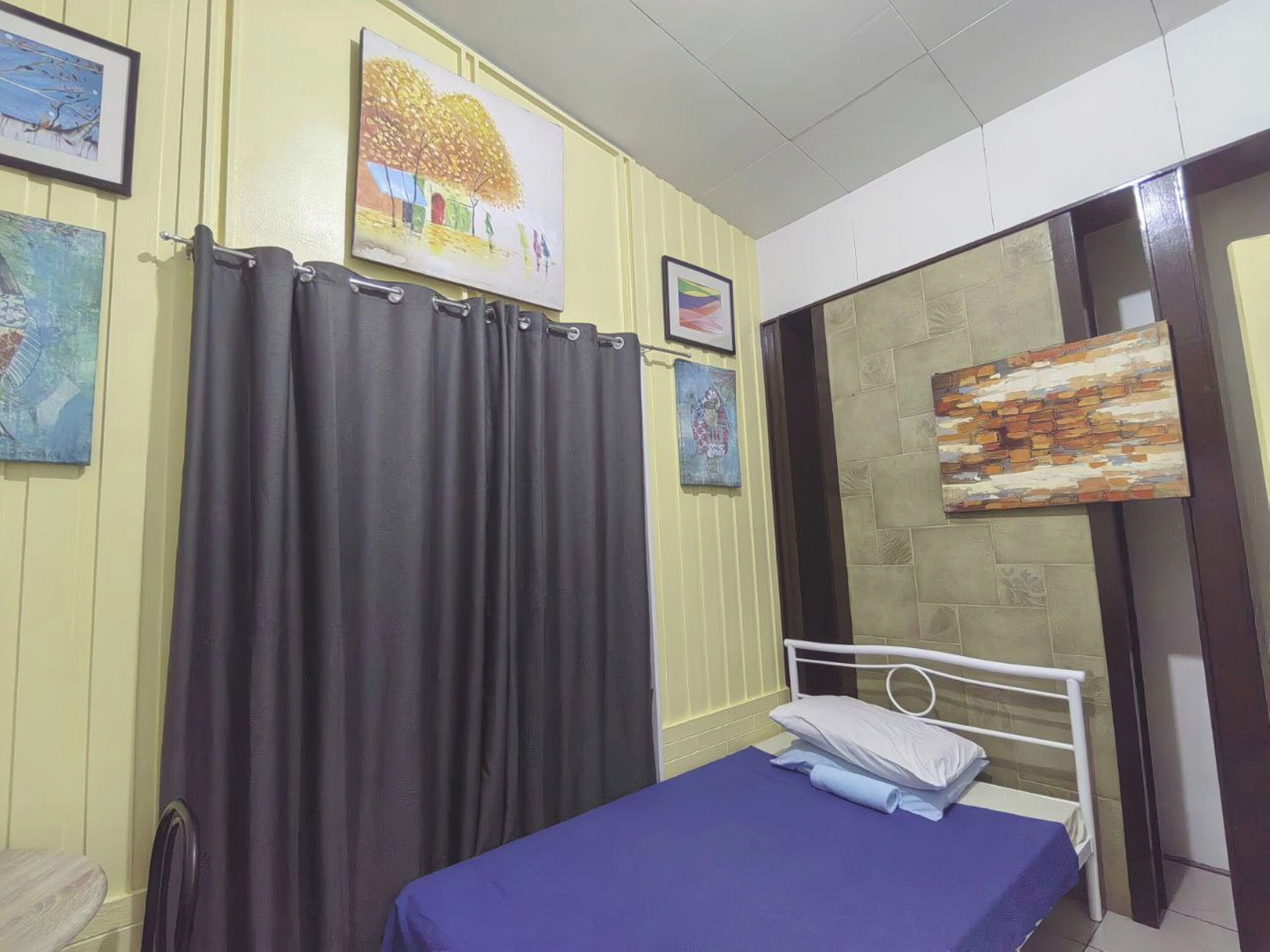 Minibar, desk, free WiFi, bed sheets