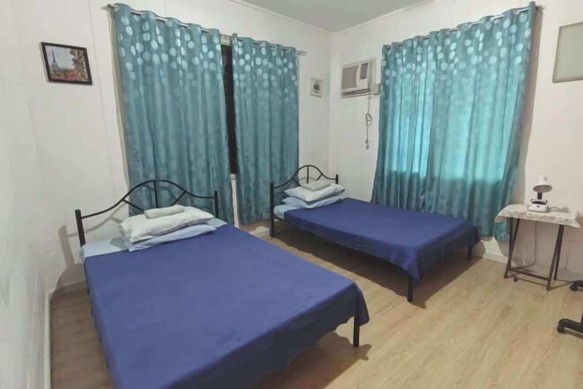 Minibar, bàn, truy cập Internet không dây miễn phí, bộ trải giường