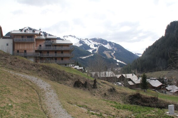 المنشأة من الخارج