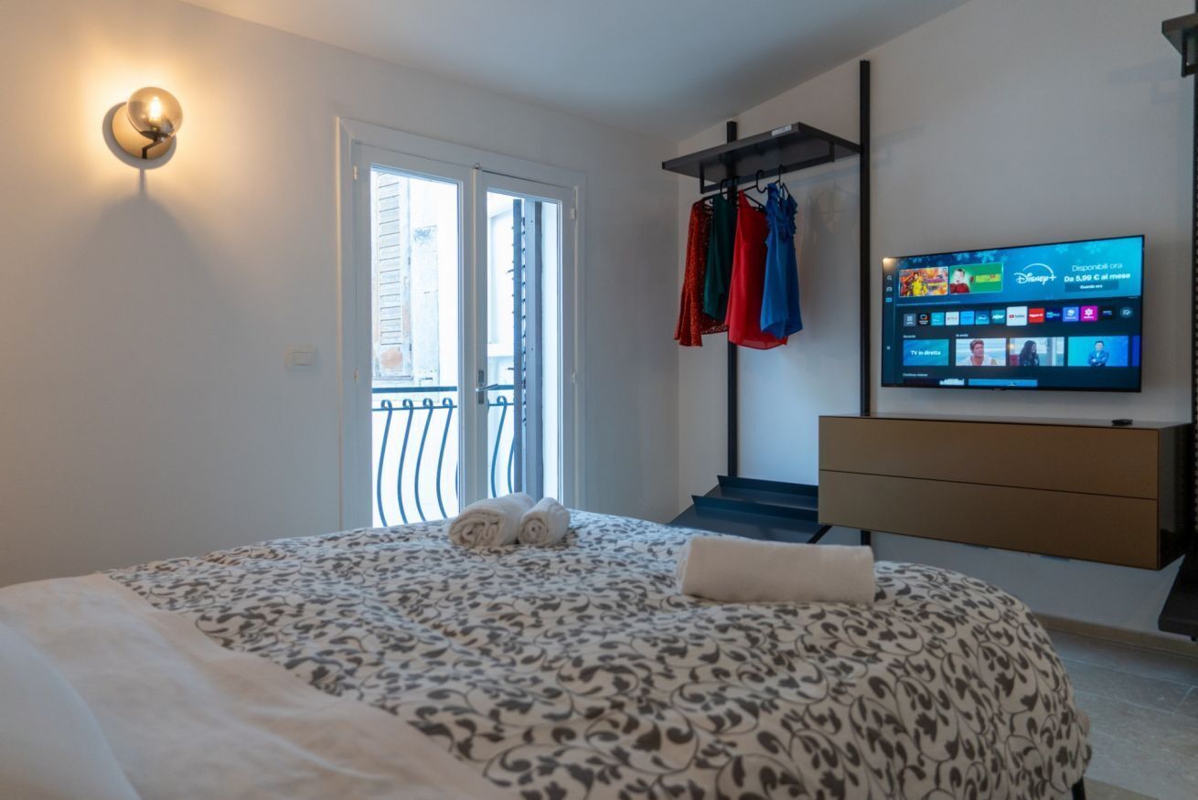 1 habitación, tabla de planchar con plancha, wifi y ropa de cama 