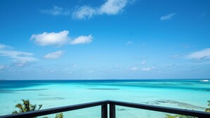 A clear view of a turquoise ocean with a distant island and a clear sky. - Athiri Residence Dhiffushi (Dhiffushi)