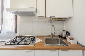 Fridge, microwave, stovetop