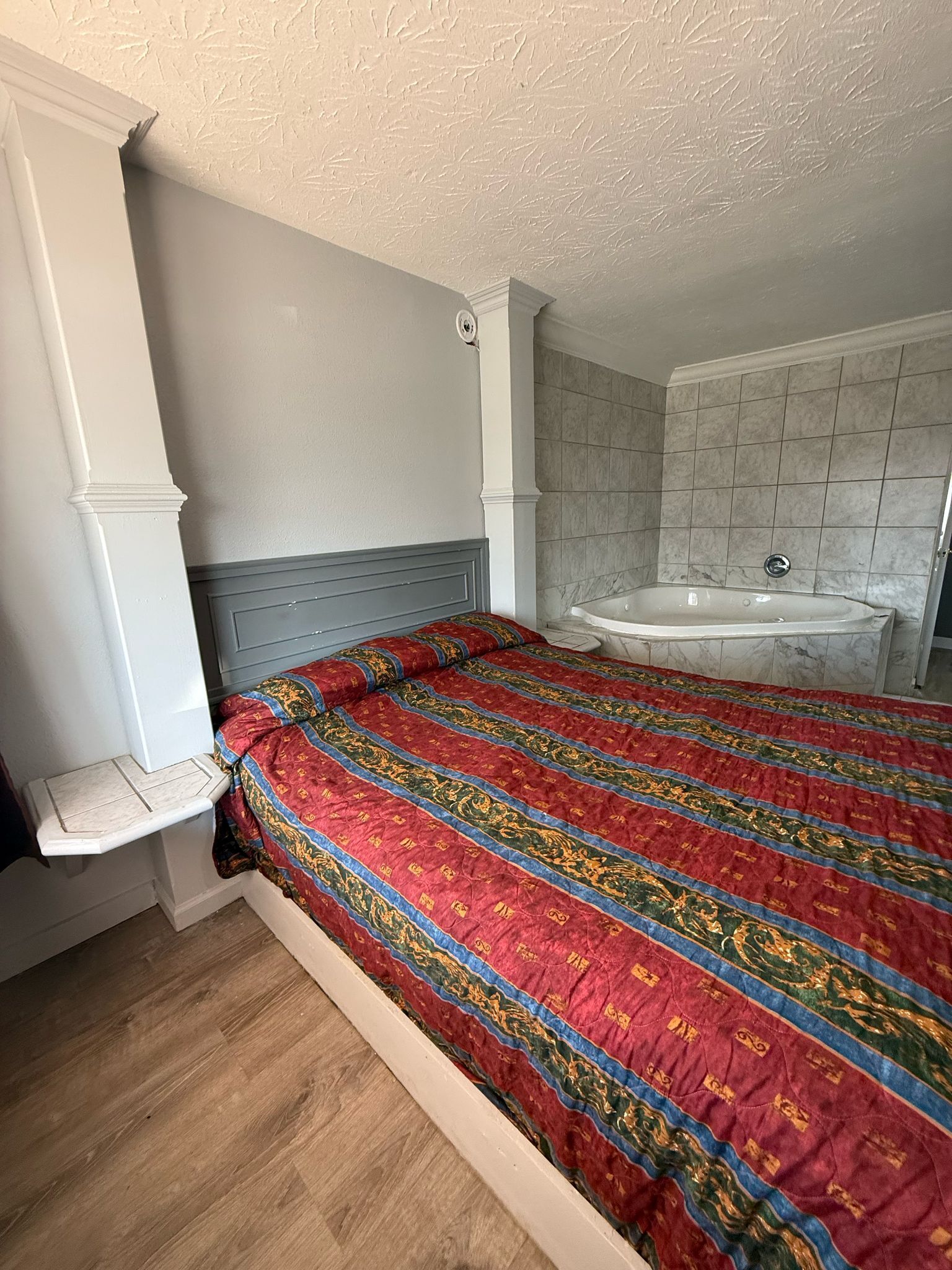 Quarto solteiro conforto | Escrivaninha