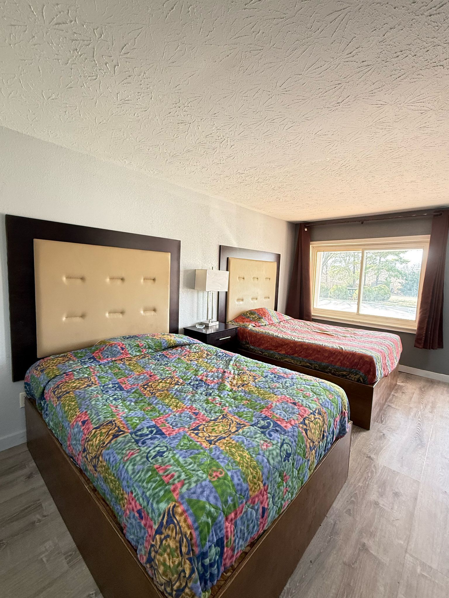 Comfort-værelse med dobbeltseng eller 2 enkeltsenge | Skrivebord