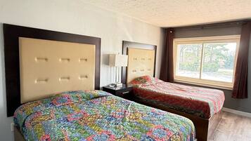 Quarto casal ou duplo conforto | Escrivaninha