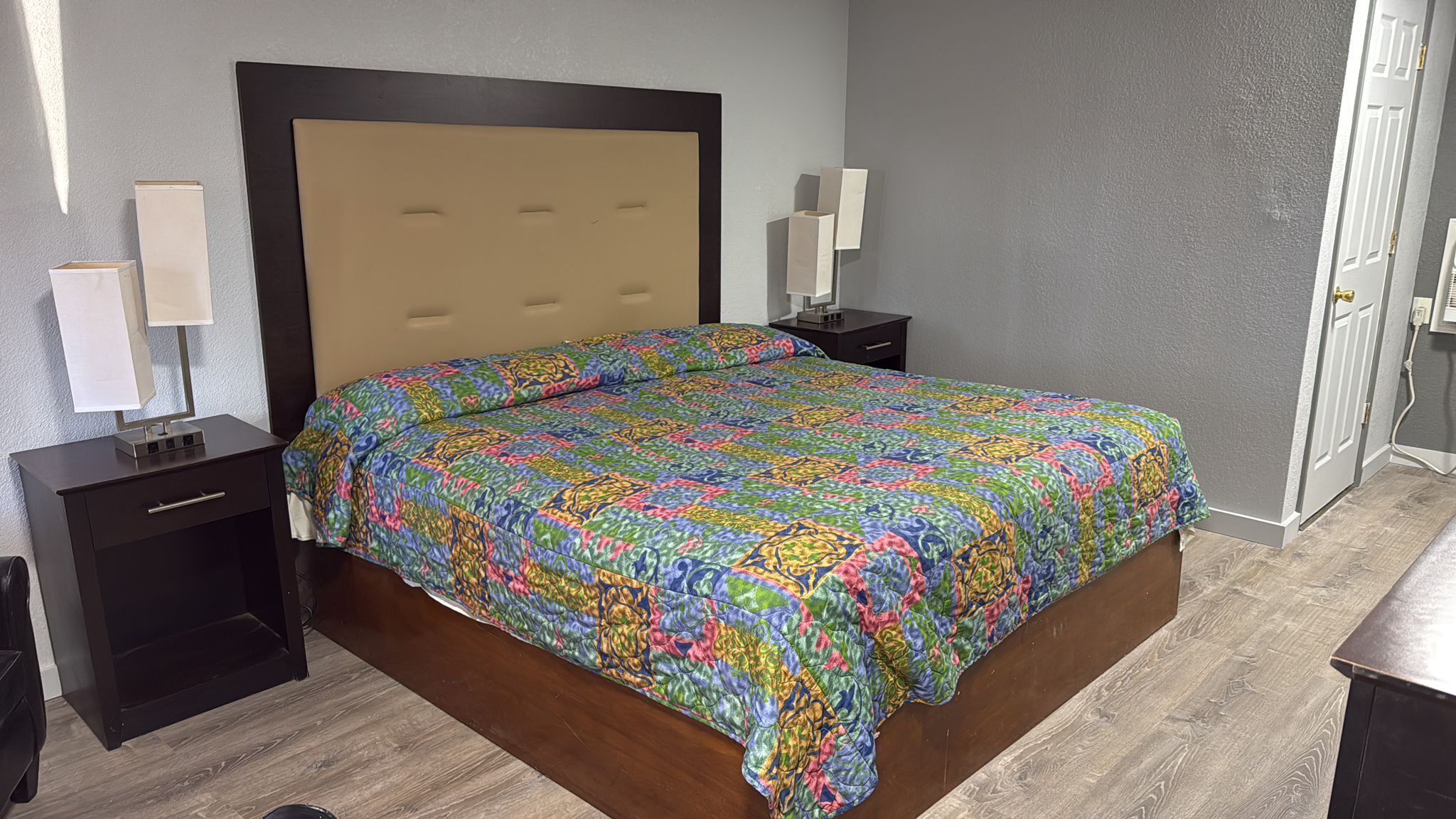 Quarto casal ou duplo conforto | Banheiro | Produtos de toalete grátis, secador de cabelo, roupões de banho 