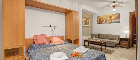 Standard Apartment, Multiple Bedrooms (Roby loft-Direct Lake Access/Beach) | 1 bedroom, free WiFi, bed sheets