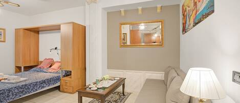 Standard Apartment, Multiple Bedrooms (Roby loft-Direct Lake Access/Beach) | 1 bedroom, free WiFi, bed sheets
