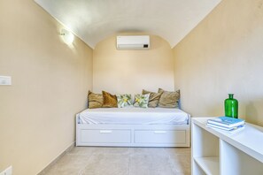2 bedrooms, iron/ironing board, free WiFi, bed sheets - Una Finestra sul Duomo (Sanremo)