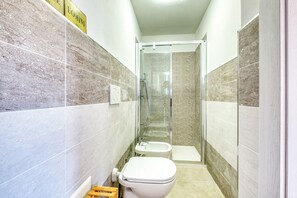 シャワー、ビデ、タオル、石鹸