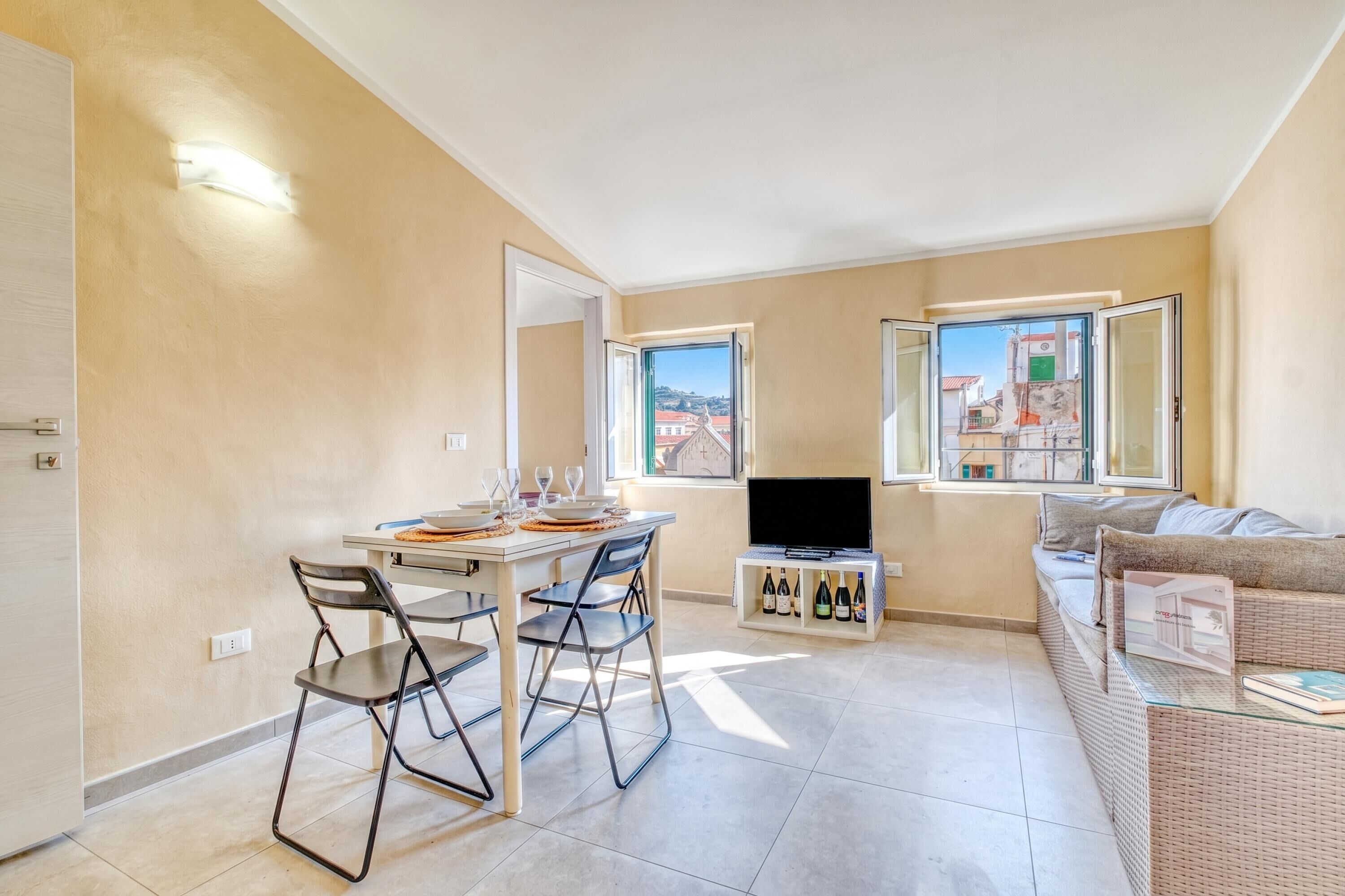 Departamento estándar, varias habitaciones (Una Finestra sul Duomo) | Área de sala de estar | Televisión de pantalla plana 